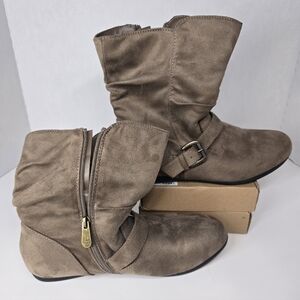 ID Required Womens Ankle Boots Tan Suede Size 9 Flat Heel Side Zipper
